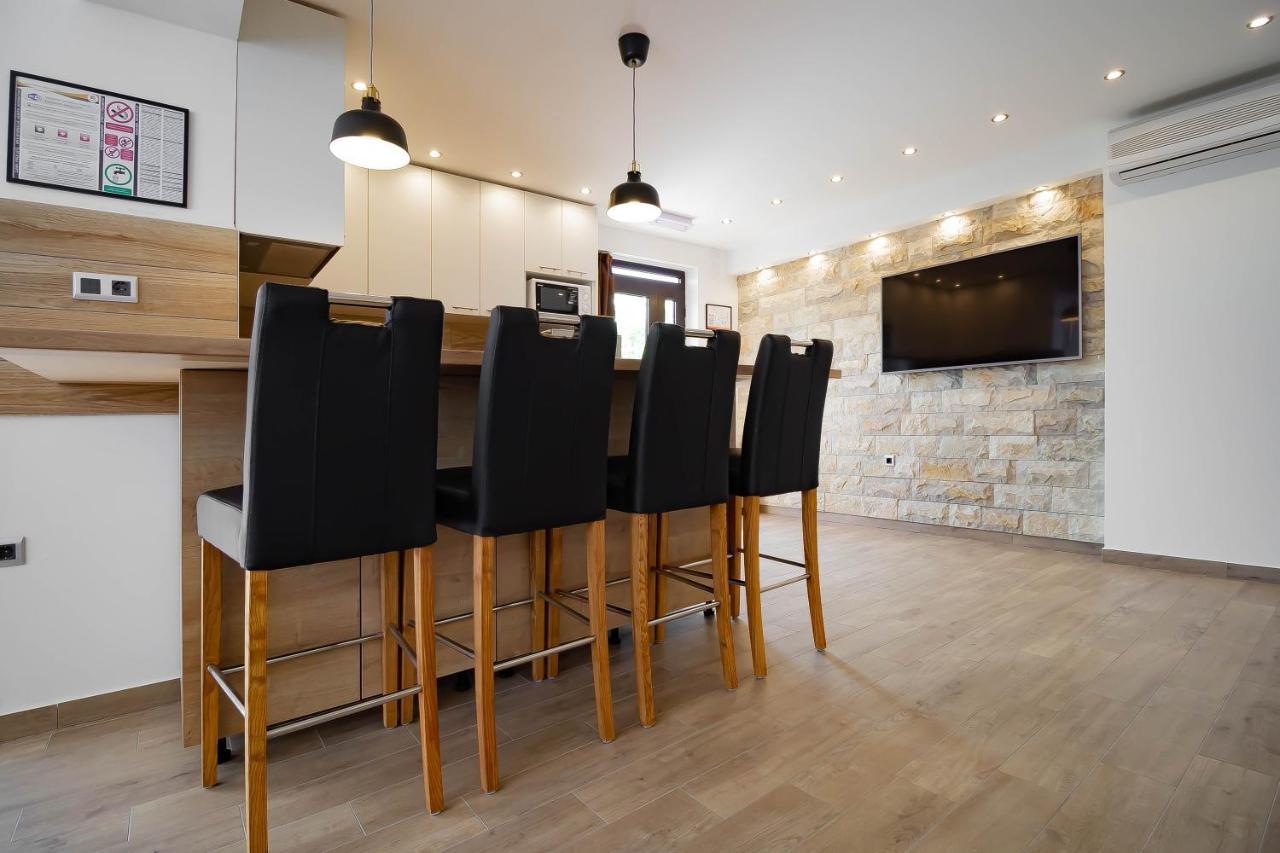 Apartments Marinici Rijeka - With Private Parking מראה חיצוני תמונה